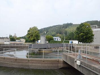 Die Kläranlage Kronach ist eine komplexe hoch technisierte Anlage, die ständigen Unterhalts, Pflege, aber auch der Erneuerung von Verschleißteilen bedarf, wie Werkleiter Löffler bei der Sitzung des Werkausschusses am Montag informierte. Foto: Karl-Heinz Hofmann