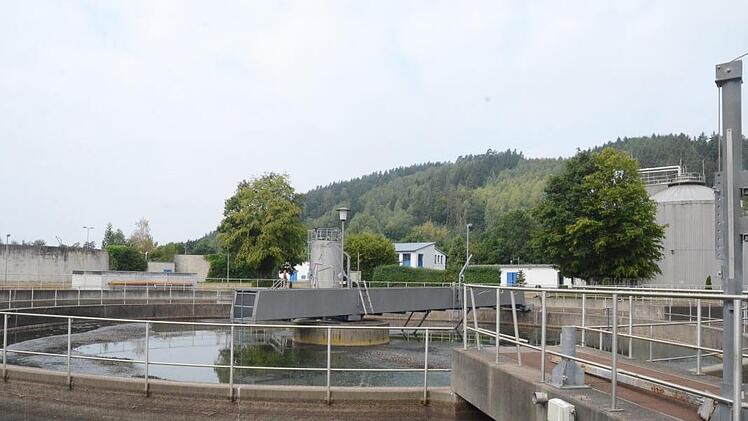 Die Kläranlage Kronach ist eine komplexe hoch technisierte Anlage, die ständigen Unterhalts, Pflege, aber auch der Erneuerung von Verschleißteilen bedarf, wie Werkleiter Löffler bei der Sitzung des Werkausschusses am Montag informierte. Foto: Karl-Heinz Hofmann
