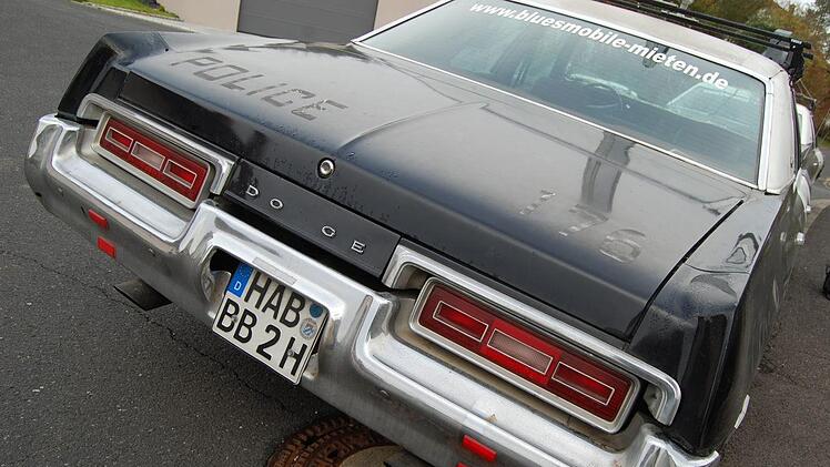 Sogar die Autonummer ist voll auf die Blues-Brothers eingestellt.   Wolfgang Dünnebier