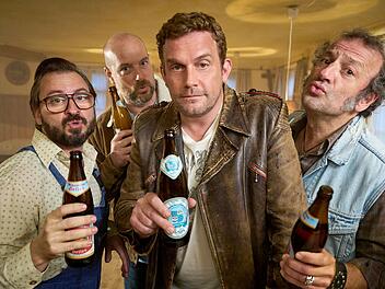 Flötzinger (Daniel Christensen, von links), Simmerl (Stephan Zinner), Franz (Sebastian Bezzel) und Wolfi (Max Schmidt) - diesen Chaotenhaufen muss man einfach ins Herz schließen.