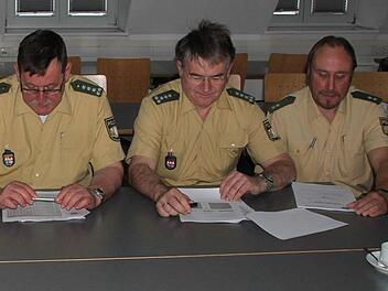 Die Polizisten Kurt Förg, Peter Firsching und Werner Rottmann (von links).  Foto: Klaus Schmitt