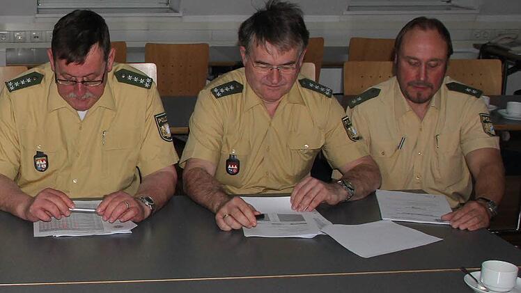 Die Polizisten Kurt Förg, Peter Firsching und Werner Rottmann (von links).  Foto: Klaus Schmitt