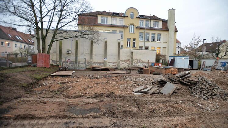 Das hohe Gebäude im Hintergrund ist Verwaltungssitz der Gewobau Bamberg. Foto: Ronald Rinklef