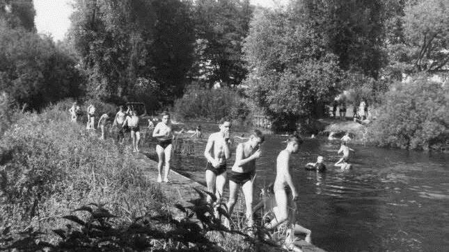 Kinder baden an der Saale Foto: Archiv Josef Kirchner