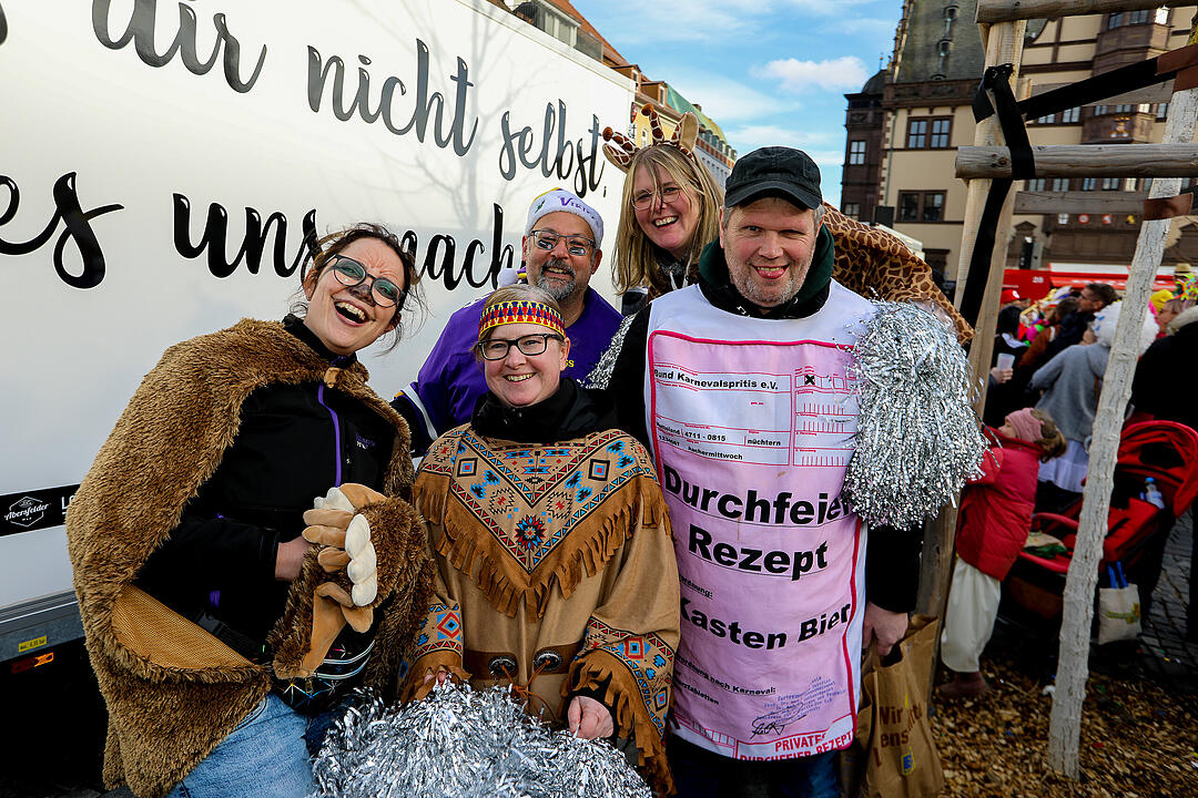 Große Party nach dem Faschingsumzug am Marktplatz.
