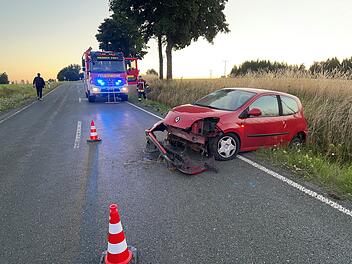 Kreis Kulmbach: Fahrzeug kommt von der Straße ab - Fahrerin wird verletzt