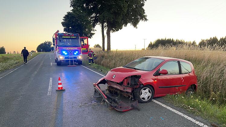 Kreis Kulmbach: Fahrzeug kommt von der Straße ab - Fahrerin wird verletzt