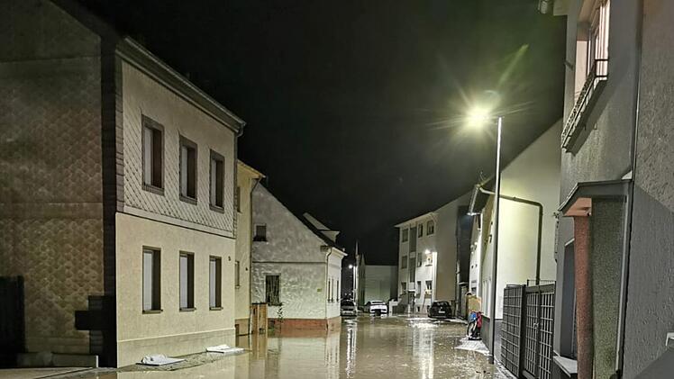 Kurz nach Mitternacht in der Nacht vom 14. auf den 15. Juli 2021 erreichte das Wasser der Ahr den Ort Bad Neuenahr.
