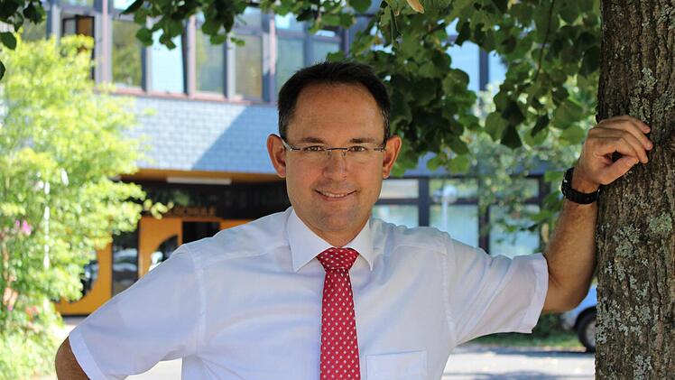 Der aus der Oberpfalz stammende und in Poppenroth beheimatete Michael Kreil freut sich auf seine neue Aufgabe als Direktor der Realschule Bad Brückenau. Foto: Julia Raab