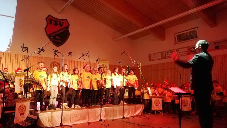 Die "Rennsteigspatzen" begeisterten mit ihrem Gesang. Foto: K.- H. Hofmann