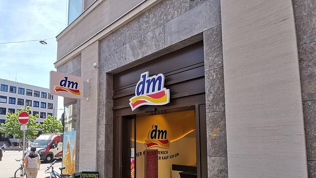 Drogeriemarkt setzt auf neue Kassensysteme: nur noch bargeldlose Zahlung möglich