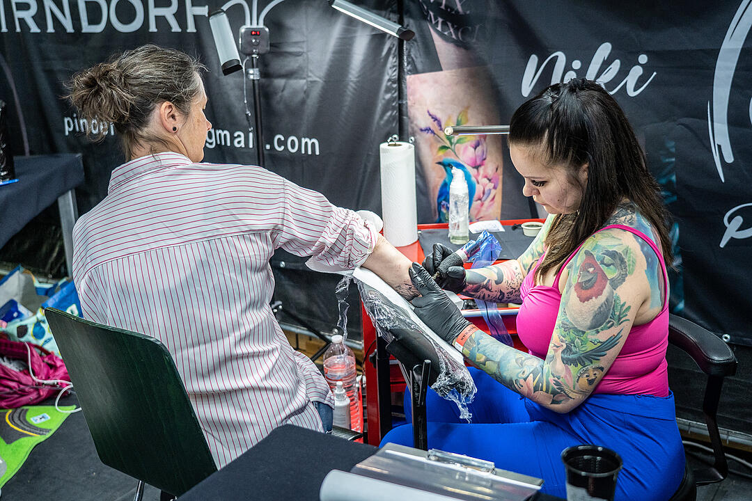 Mit vielen Top Tattookünstlern und Händlern.
