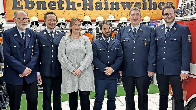 Die neu gewählte Führungsspitze der Freiwilligen Feuerwehr Ebneth-Hainweiher, von links Vorsitzender Dieter Schmiedel, Zweiter Vorsitzender Sandro Weid, Schatzmeisterin Melissa Sauer, Schriftführer Dimitrios Tsolkas, Kommandant Tobias Rupprecht un...
