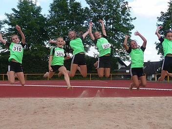 Überflieger: Neun Titel gewannen die Schülerinnen des TV/DJK Hammelburg bei den Unterfränkischen Meisterschaften der Jugend U 14/U 12 in Hösbach (von links): Hanna Schmitt, Hannah Potschka, Elisa Eich, Lilian Heid, Jule Betz und Anna Lukaschewitsch. Foto: Heiko Schmitt