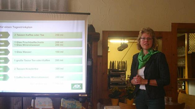 "Essen muss Spa&szlig; machen", verdeutlichte die AOK Ern&auml;hrungsberaterin Ulrike Umlauf w&auml;hrend ihres Referates beim VdK Lautertal. Foto: Martin Rebhan