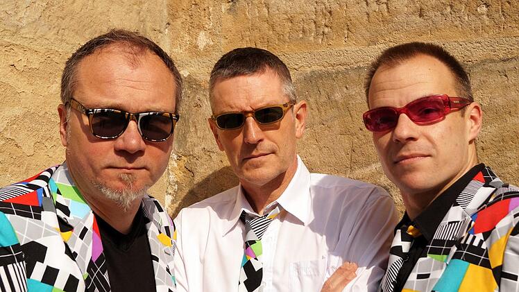 Für Dieter Zimmerer, Bernhard Lauger und Peter Lassner (v. l.) sind die 80er Jahre großartig - vor allem musikalisch. Kein Wunder also, dass sich die drei als "Gr80s" zusammengefunden haben und Popmusik aus dieser Zeit am Leben halten, mit minimalistischem Ansatz. Foto: privat