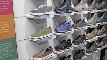 Ob Hochgebirgstour oder Familienausflug: Im Schöffel-Lowa-Store findet jeder die passenden Schuhe.