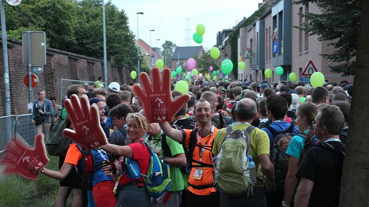 Der "Dodentocht" ist in der belgischen Region um Bornem eine Art Volksfest. Über 12.000 Teilnehmer werden von den Bürgern gefeiert. Foto: privat