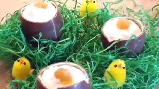 Diese Schokoeier mit Frischkäse-Füllung sind ein leckerer Nachtisch zu Ostern. Foto: Melina Münchow