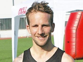 Ein zufriedener Andre Zapf unmittelbar nach dem Zieleinlauf beim Obermain-Marathon in Bad Staffelstein  Foto: Ulrich Zetzmann