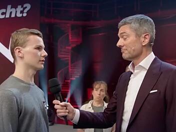 Dieser Schüler aus dem Raum Hannover äußerte sich in der Politsendung "Die 100 - was Deutschland bewegt" klar gegen die Wehrpflicht.