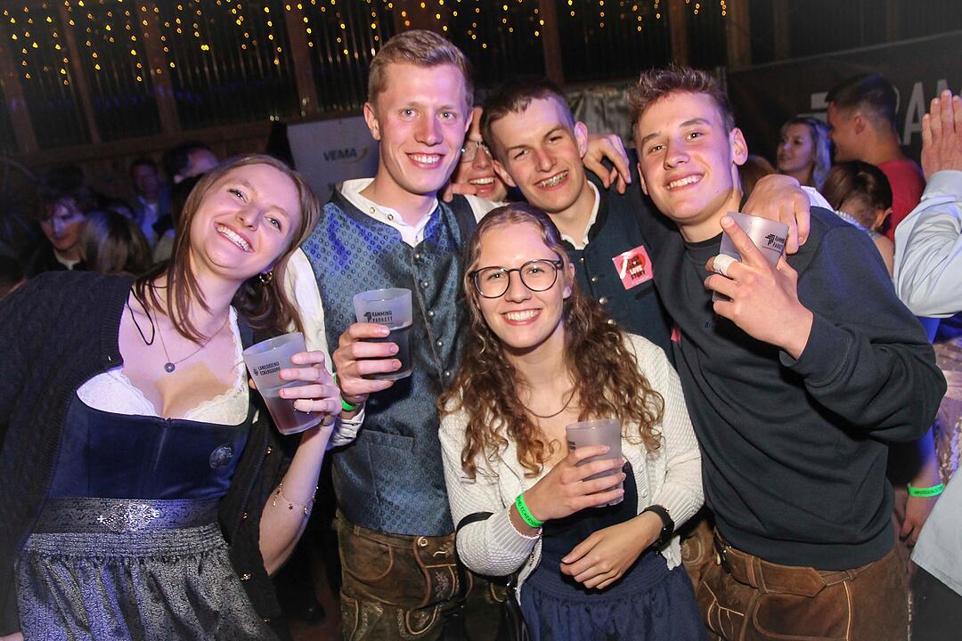 Gefeiert wurde mit der Kult-Partyrockband Radspitz!