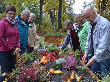 Wichtiger Teil des "neuen" Wallgrabens: Der Obst- und Gartenbauverein sowie die Kinder vom Kindergarten und der Mittagsbetreuung werden die Hochbeete pflegen. Fotos: Gabi Bertram