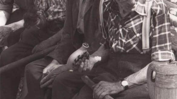 Vier altgediente Flößer im Jahre 1982, die sich als Museumsführer engagiert hatten. Von links: Gustav Burger, Hans Wich-Glasen, Hans Wich-Knoten und Friedrich Kestel.  Repro: Gerd Fleischmann