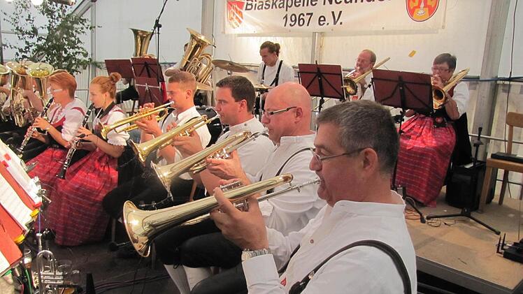 Die Blaskapelle Neundorf sorgte für gute Laune und Schunkelstimmung beim VdK-Seniorennachmittag. Foto: Martin Koch