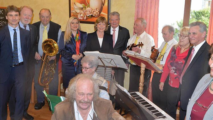 Auch für ein Gruppenbild mit dem MGH-Chor musste Zeit sein.