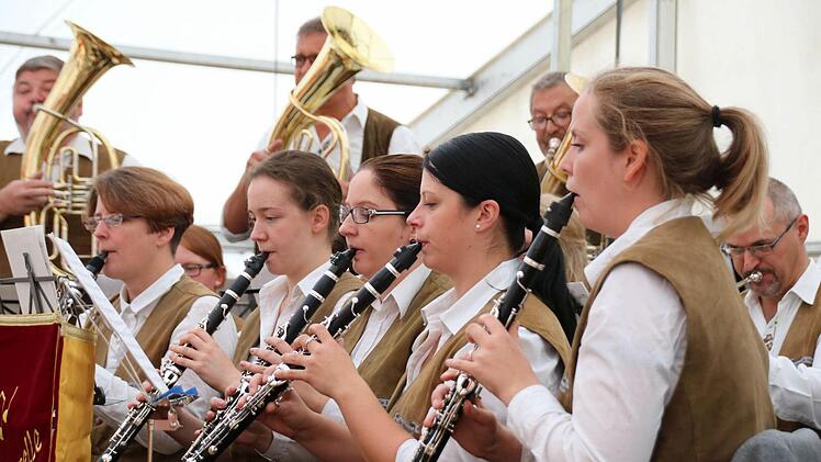 Impressionen vom Coburger "Lokalklang" am Sonntag: Blaskapelle MeederFoto: Jochen Berger