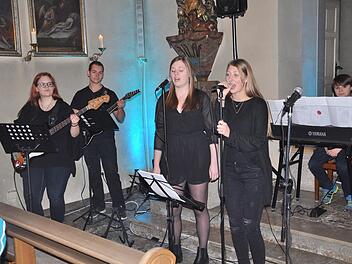 "The Villagers" begeisterten beim Adventskonzert in der Kirche von Rothhausen.  Foto: Daniel Wiener