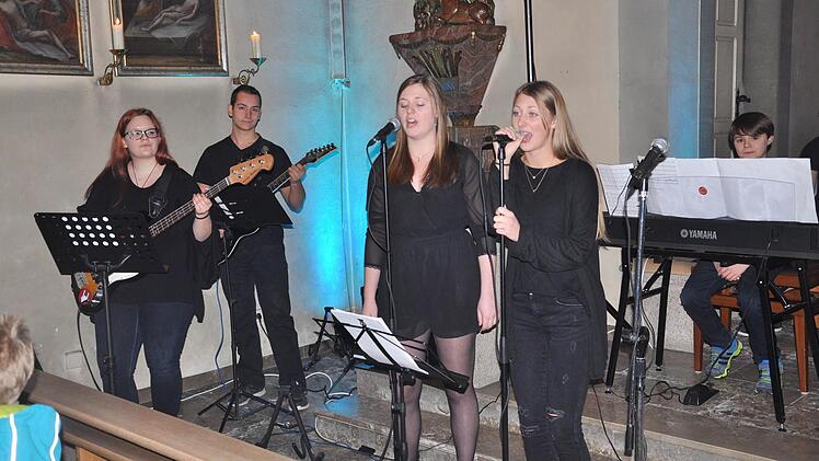 "The Villagers" begeisterten beim Adventskonzert in der Kirche von Rothhausen.  Foto: Daniel Wiener