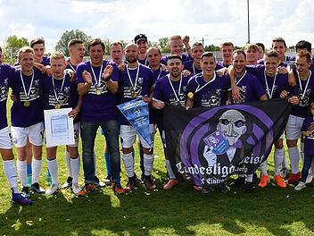 Der FC Eintracht Bamberg holte sich mit 81 Punkten die Meisterschaft in der Landesliga Nordost. Sportfoto Zink