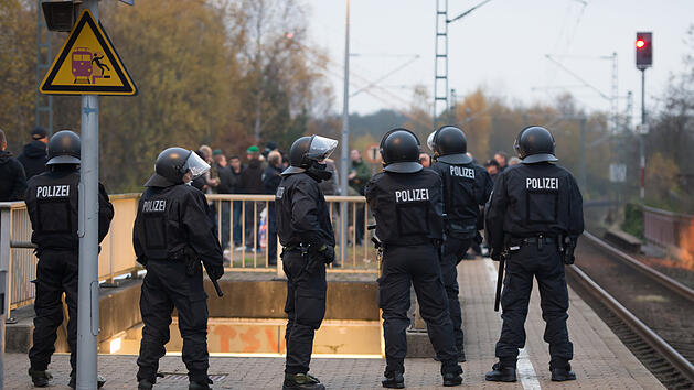 Blaulicht, Bereitschaftspolizei, Polizei, Bahnhof