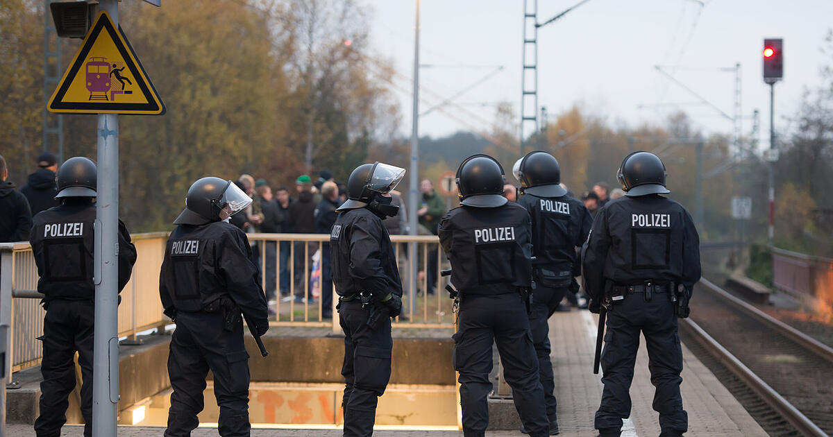Robbery at Eltersdorf S-Bahn station - | Police are looking for witnesses