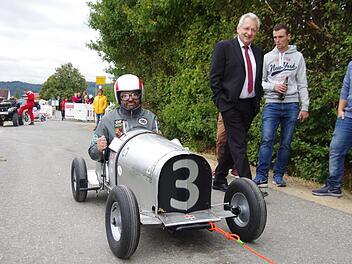 Viel Interesse weckte Norbert Vogt aus Bad Staffelstein mit seinem Bugatti-Nachbau. Foto: Thomas Hümmer