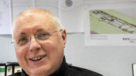 Dieter Richter in seinem Büro im Kitzinger Bauamt. Foto: Dieter