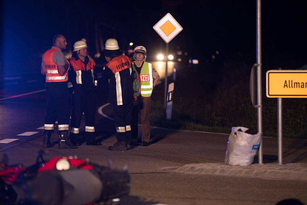 Motorrad übersehen: 57-jährige Bikerin bei Pleinfeld schwer verletzt