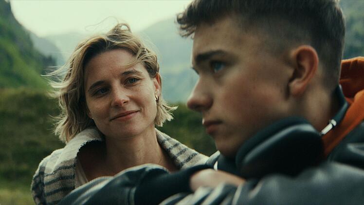 Charlys Frau Samira (Svenja Jung) und Sohn Jonas (Jonathan Tittel) sind mit einem Schulfreund von Jonas und dessen Vater Jens (gespielt von Lucas Gregorowicz) zum Wandern nach &Ouml;sterreich gefahren. Dort kommt es nicht nur zum Streit mit Jens, sie werden auch von den Gangstern Rio und Zwanzger verfolgt.