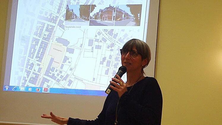 Architektin Petra Schober bat die Bürger um ihre Ideen für ein attraktiveres Stadtbild. Foto: H. Schülein