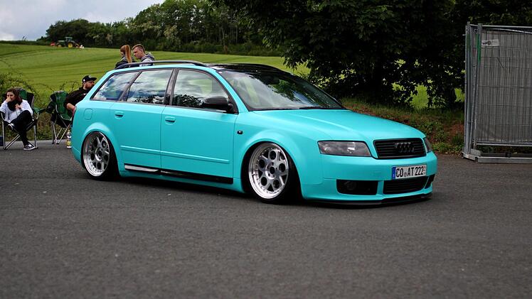 Die Liebe zu Autos verbindet Menschen diverser Schichten, unterschiedlichstem Alter und s&auml;mtlichen Herk&uuml;nften. Foto: Dominik Lippold