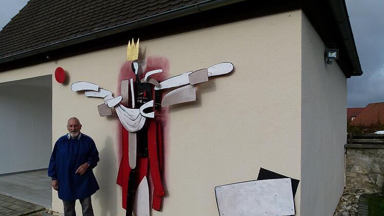 Das neueste Werk von Künstler Erhard Schütze ist der auferstandene Christus an der Außenwand der Aussegnungshalle in Ludwag.Marion Krüger-Hundrup