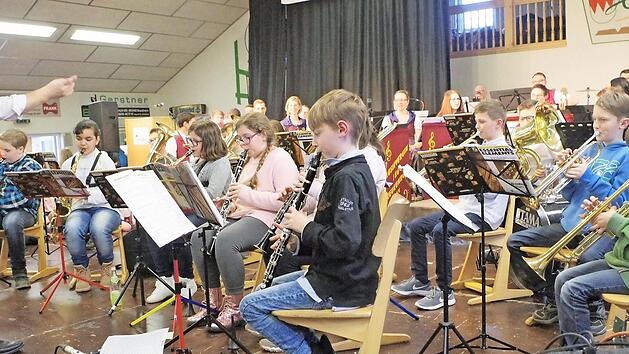 Viel Beifall gab es für das Schulorchester der Grundschule Stockheim. Foto: Gerd Fleischmann
