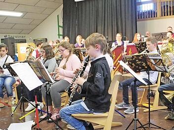 Viel Beifall gab es für das Schulorchester der Grundschule Stockheim. Foto: Gerd Fleischmann
