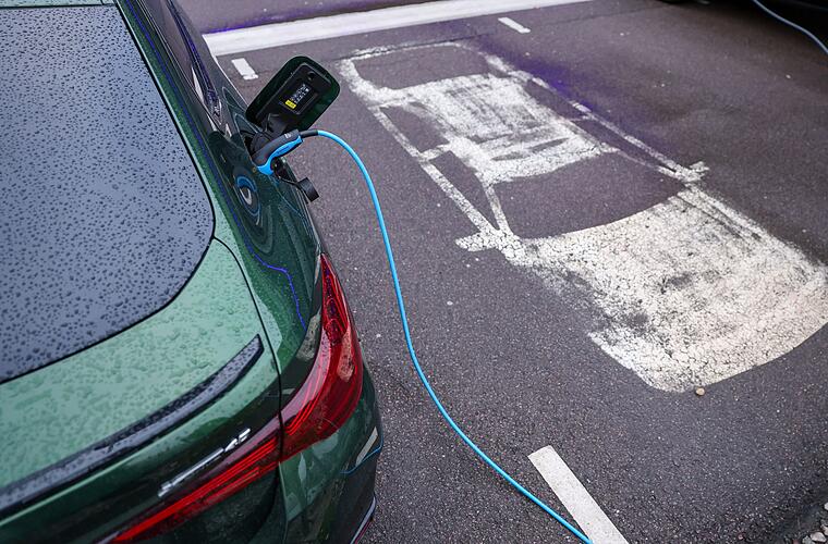 Umfrage: Jeder Dritte kennt neue E-Auto-Prämie gar nicht