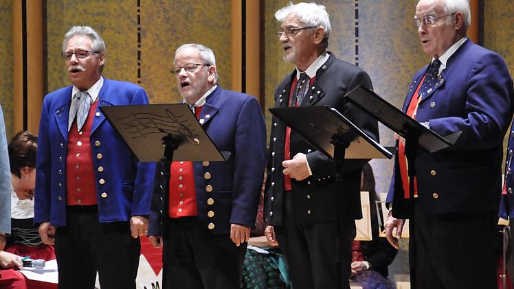 Die Frankobarden verstehen sich auf Sängerkunst auf höchstem Niveau. Berührend ihr Lied "Unter den Weiden am Bach".  Foto: Peter Klopf