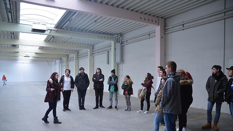 Führung durch die neuen Räume.