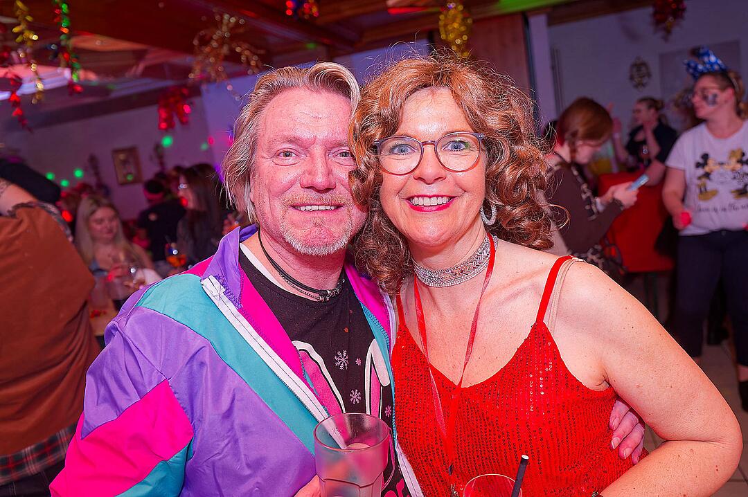 Drei Männerballetts, Musik von DJ Asti und vieles mehr gab es beim Weiberfasching!