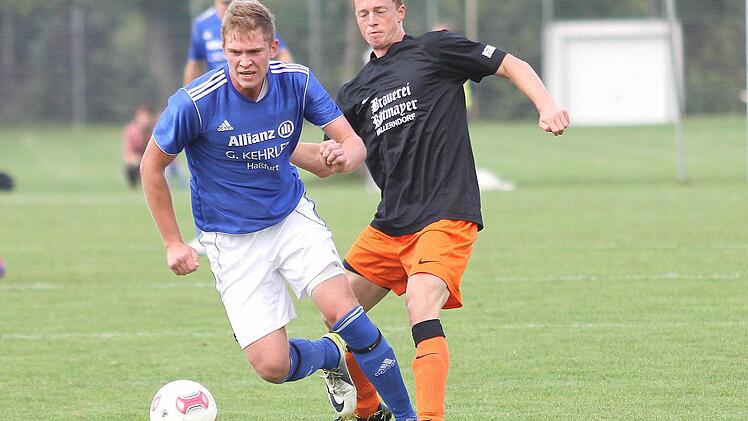 Peter Hertel (links) hätte den FC Augsfeld in Neustadt sogar in Führung bringen können.